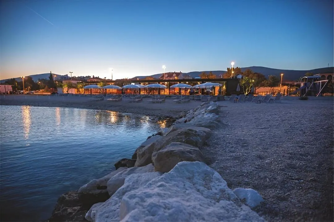 Apartman Lorena - With Sea View Near Old Town Trogir Apartment