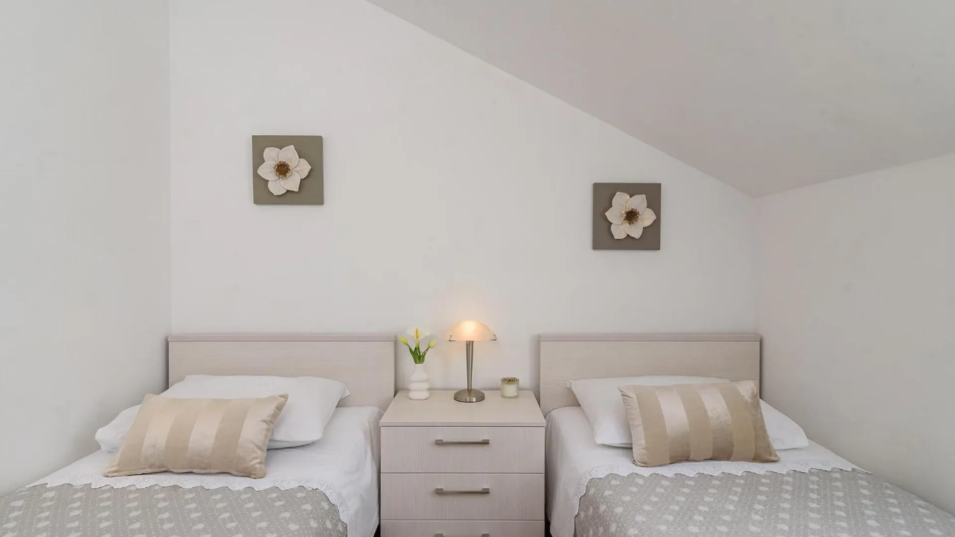Apartman Lorena - With Sea View Near Old Town 0*, Trogir