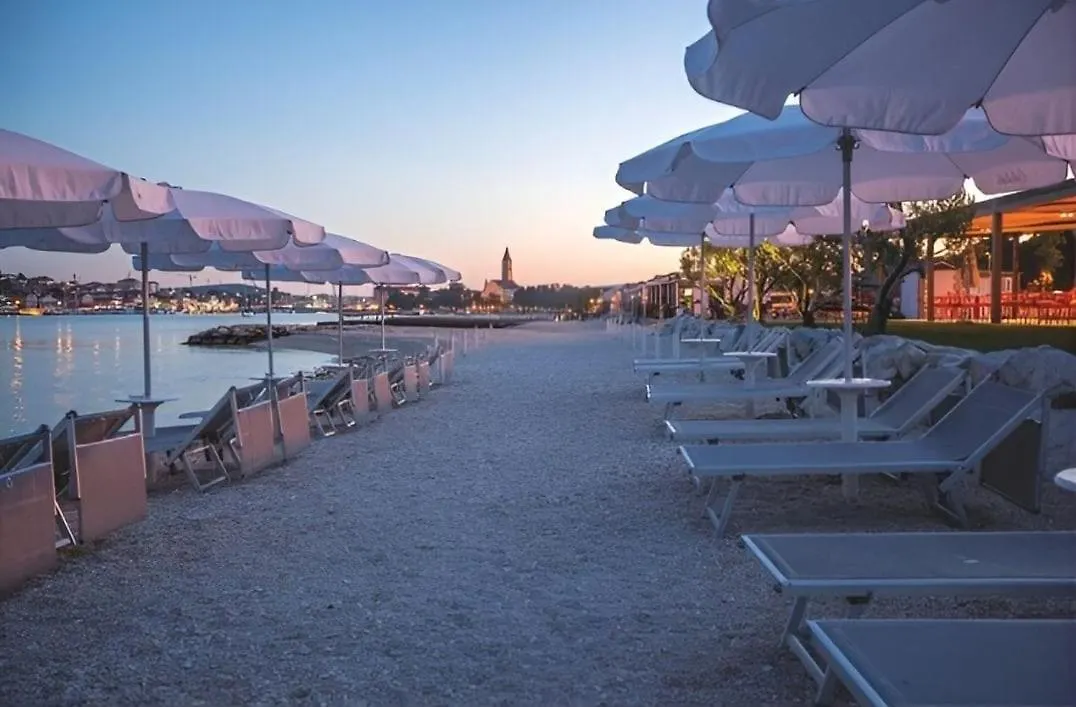 Apartman Lorena - With Sea View Near Old Town Trogir